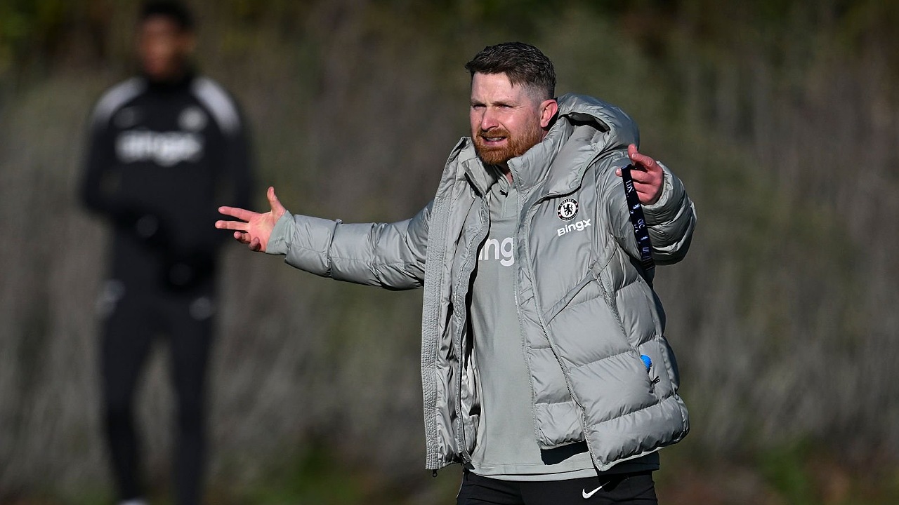 Pelatih interim Chelsea, Calum McFarlane