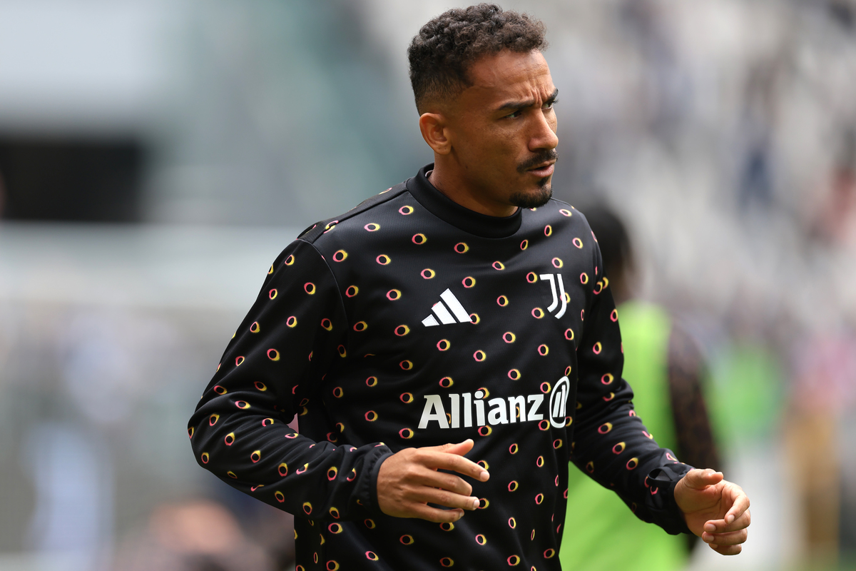 Danilo Kembali ke Allianz: Sapa Penggemar Juventus Setelah Setahun - sumber: (footballitalia)