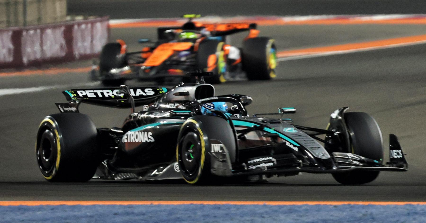 Mercedes Ungguli Red Bull dan Ferrari dalam Jajak McLaren - sumber: (racingnews365)