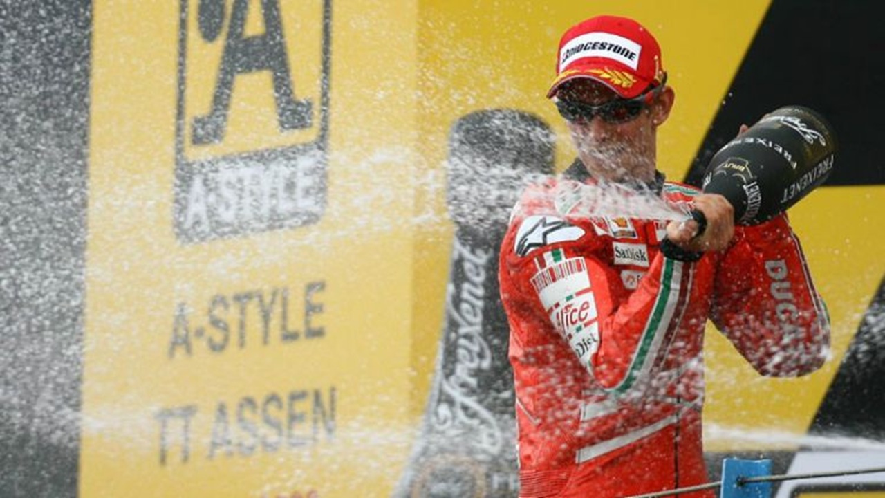 Casey Stoner memenangkan balapan MotoGP Belanda 2008