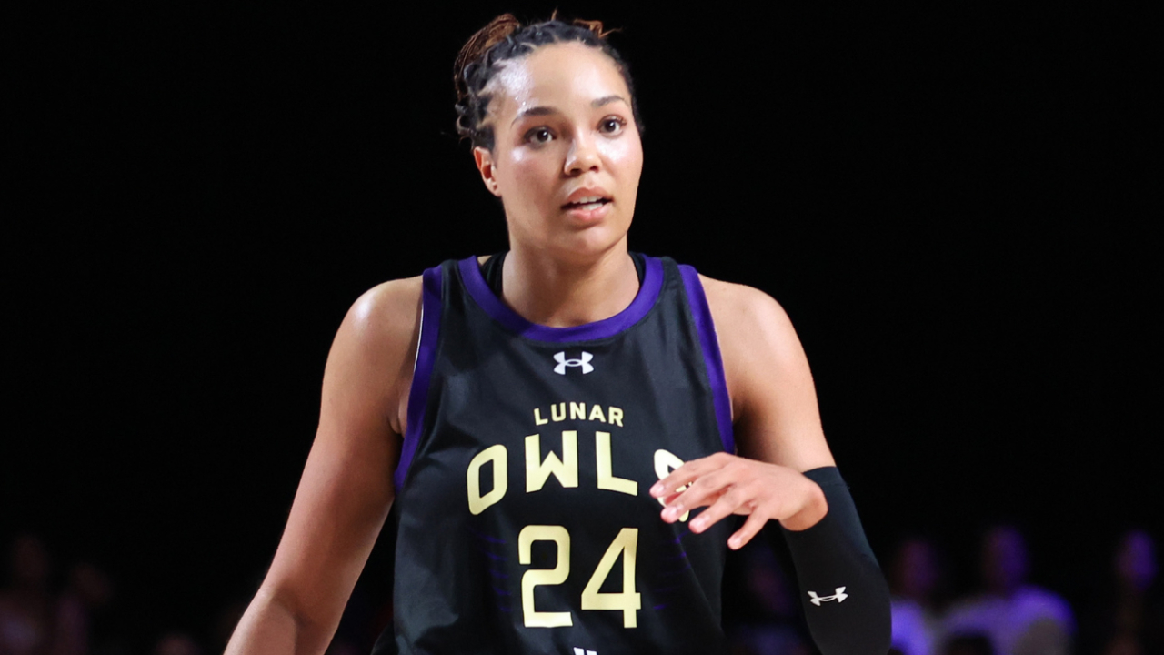 Dalam pernyataan emosional yang diunggah di Instagram, Napheesa Collier mengaku sangat terpukul dengan keputusan tersebut. (Foto: AP)