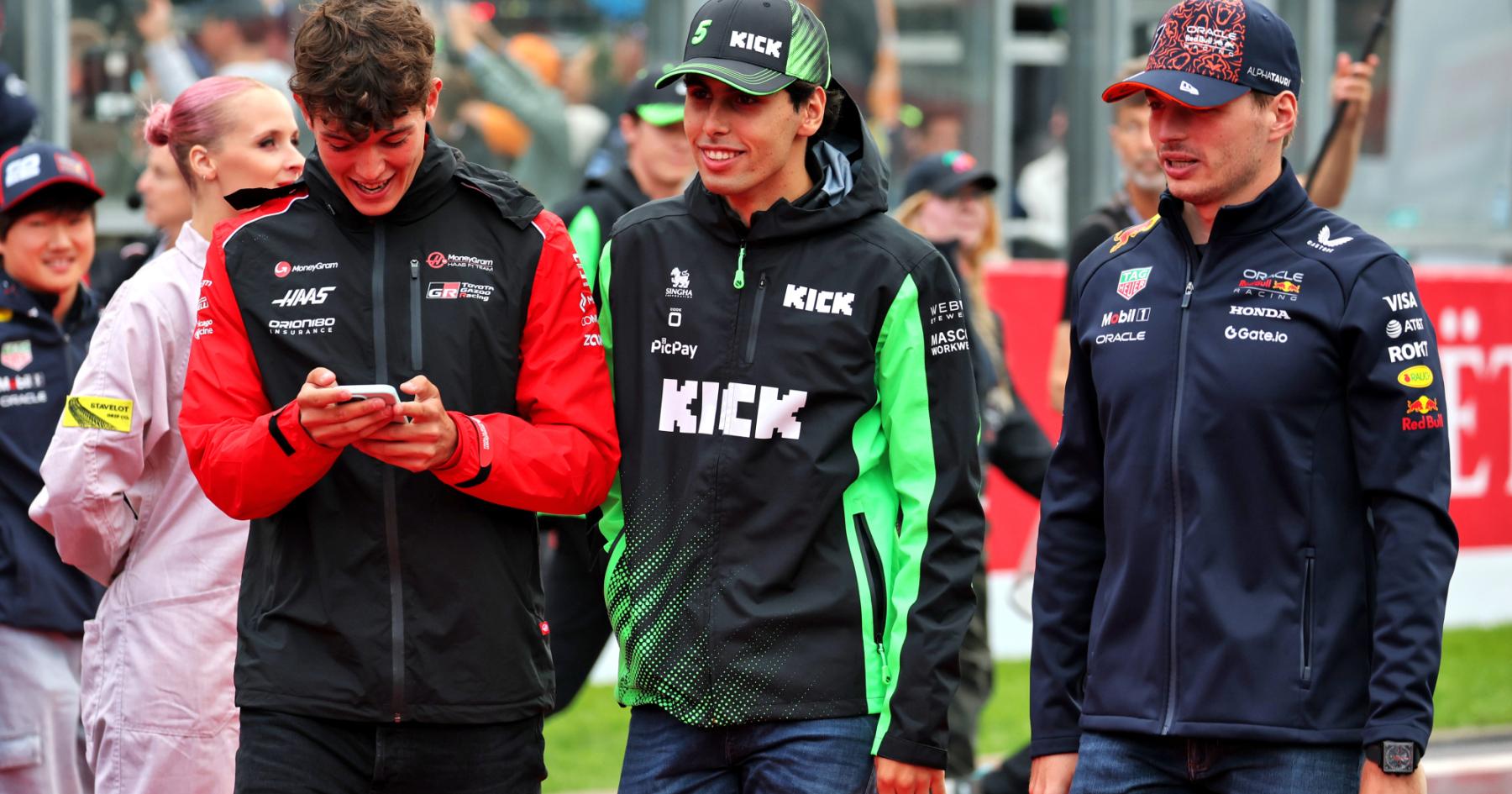 Max Verstappen Ungkap Dua Pendatang Baru F1 Berbakat 2025 - sumber: (racingnews365)