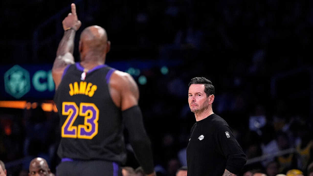 LeBron James dipuji JJ Redick saat cetak 31 poin melawan Grizzlies.