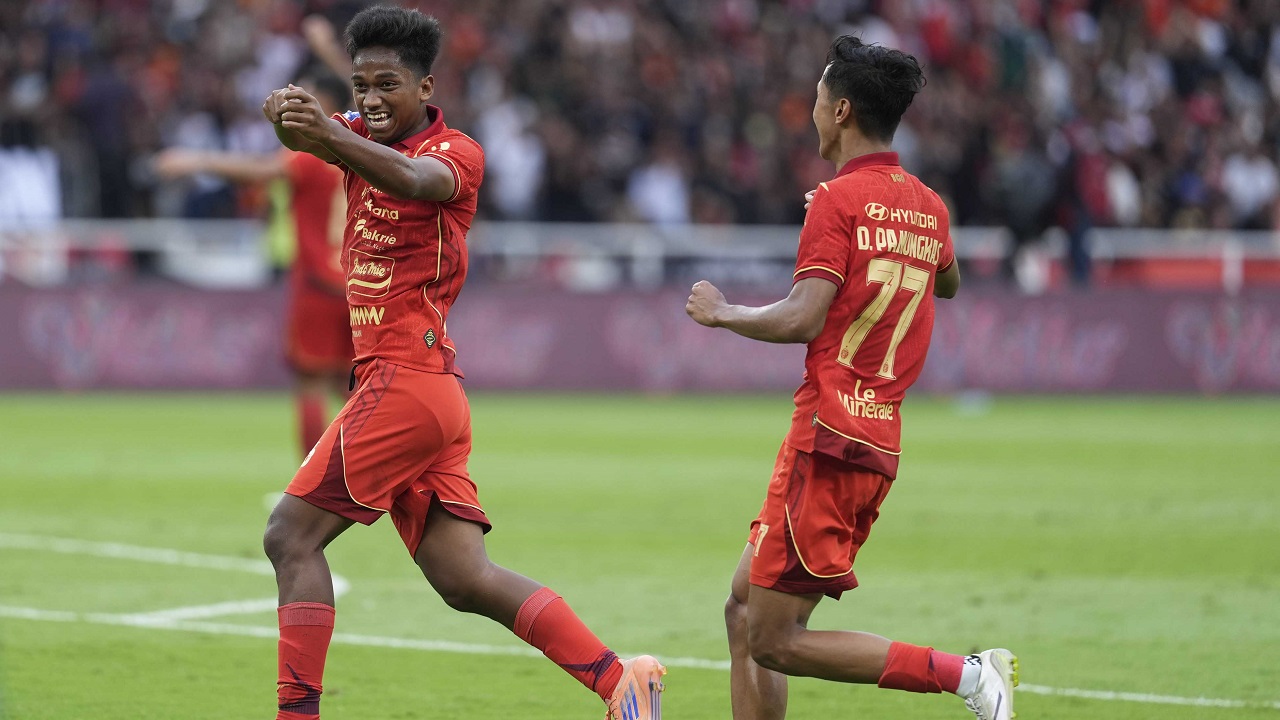 Pemain muda Persija Jakarta, Aditya Warman merayakan gol ke gawang Persijap Jepara