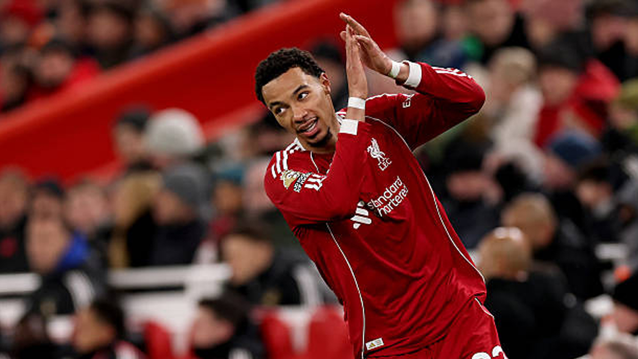 Arne Slot Jelaskan Alasan Hugo Ekitike Tak Masuk Skuat Liverpool