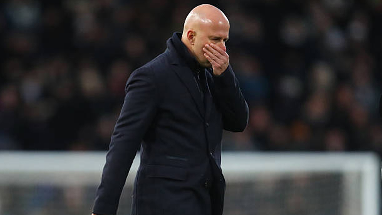 Gagal Kalahkan Fulham, Slot Buka Suara Soal Pendekatan Defensif Liverpool