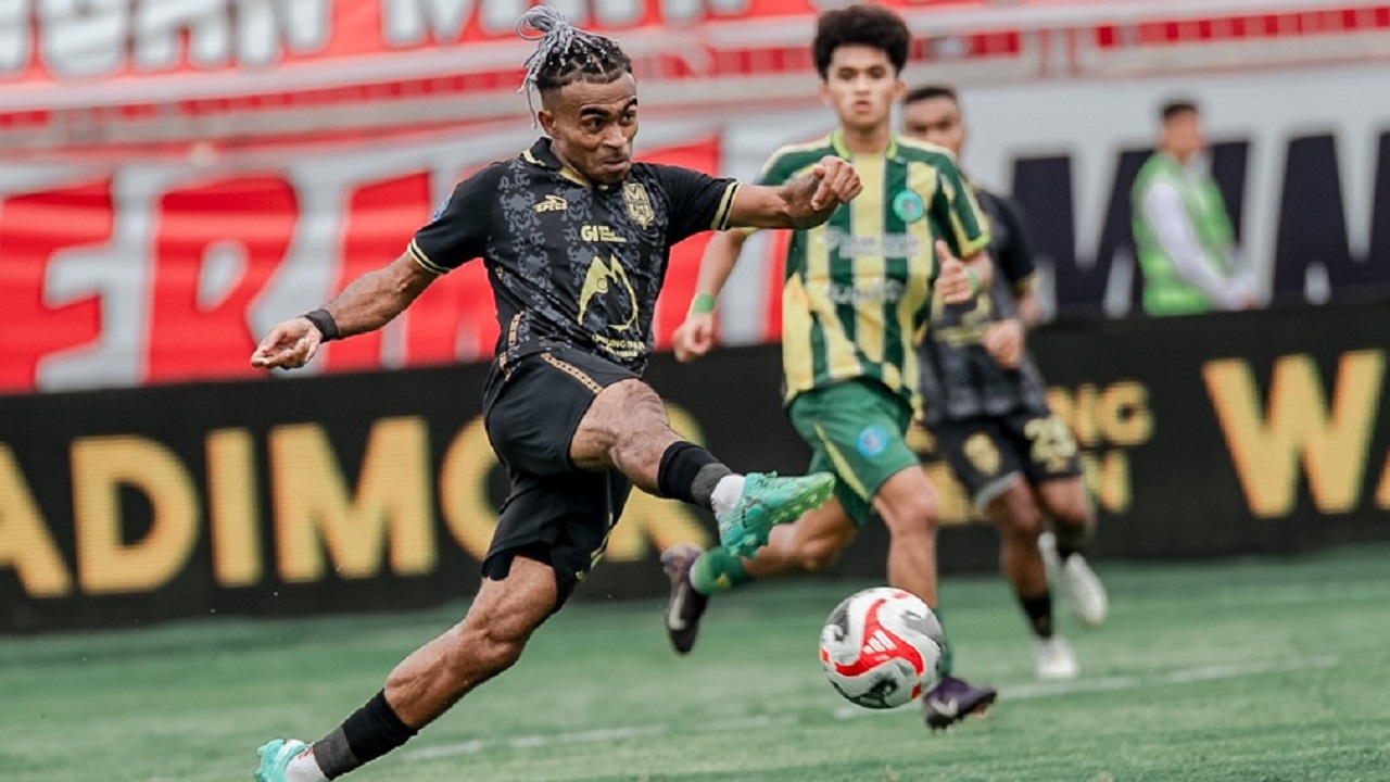 Yakob Sayuri jadi salah satu pencetak gol Malut United FC ke gawang PSBS Biak