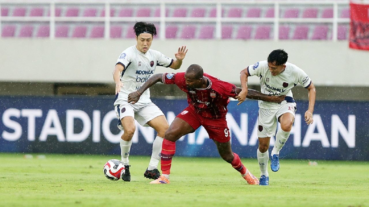 Penyerang Persis Solo, Gervane Kastaneer di laga kontra Persita Tangerang