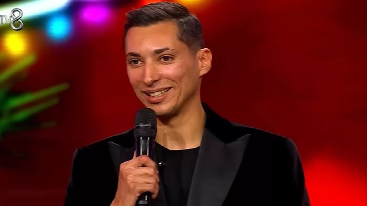 Tak Cuma Ngebut di Lintasan, Toprak Razgatlioglu Juga Jago Nyanyi