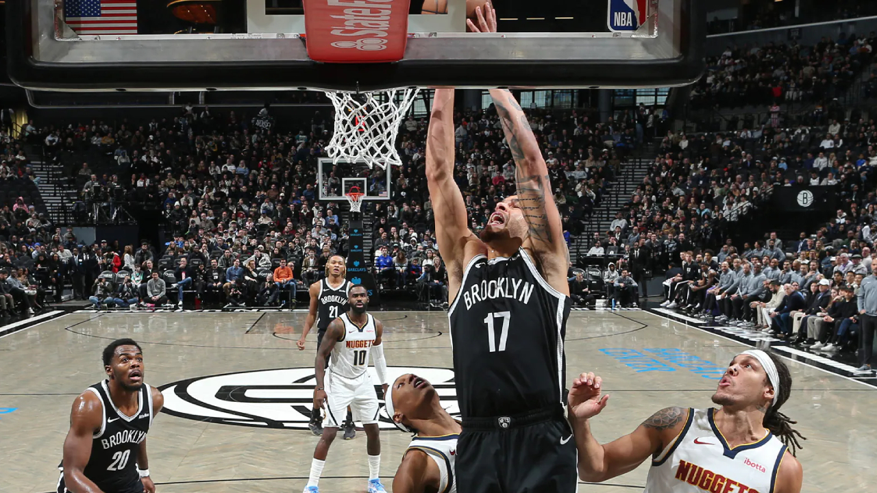 Michael Porter Jr (tengah) mencetak 27 poin saat Brooklyn Nets meraih kemenangan meyakinkan 127-115 atas Denver Nuggets dalam laga Minggu (4/1) malam. (Foto: AP)