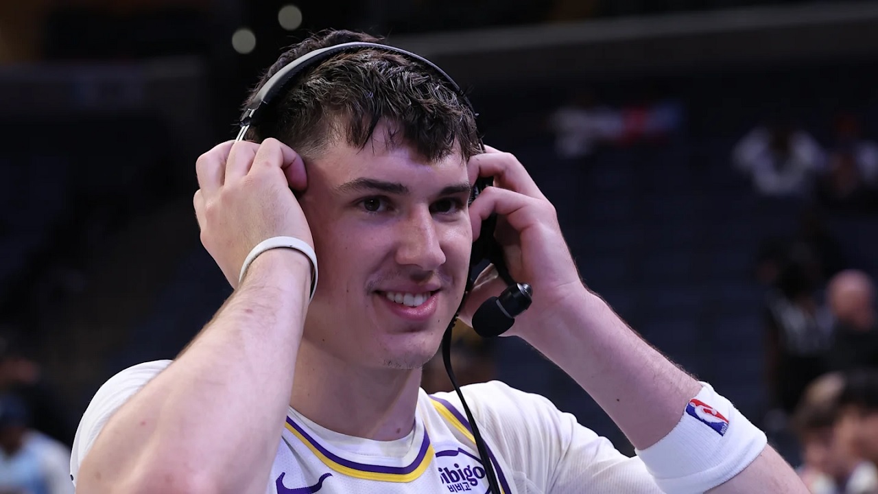 Jake LaRavia beberkan rahasianya tampil apik melawan Memphis Grizzlies.