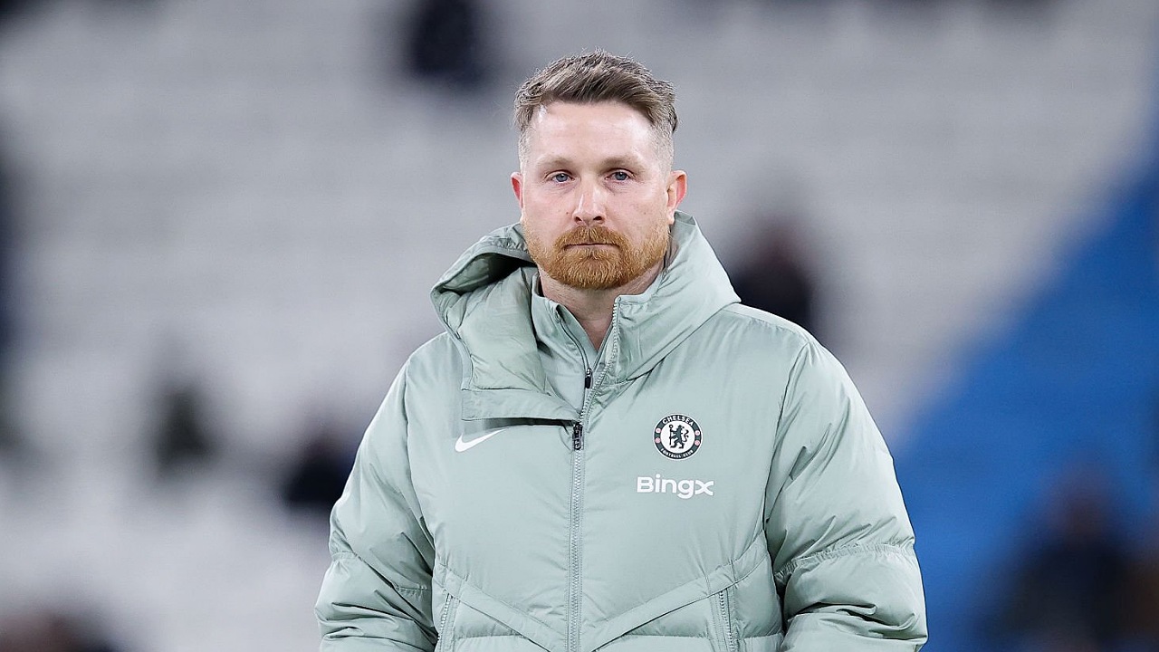 Pelatih interim Chelsea, Calum McFarlane