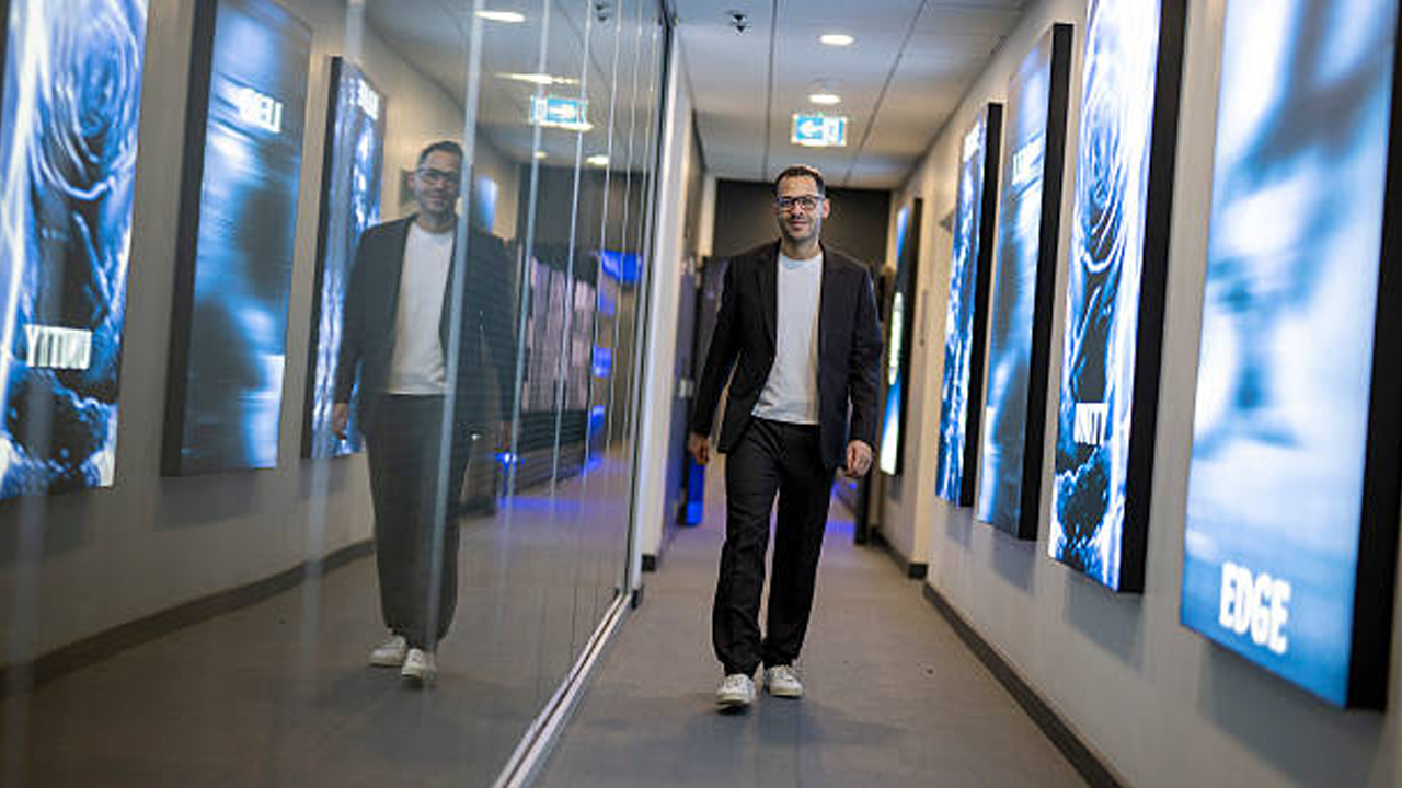 Chelsea Punya Pelatih Berkualitas, Liam Rosenior Dipuji Paul Elliott