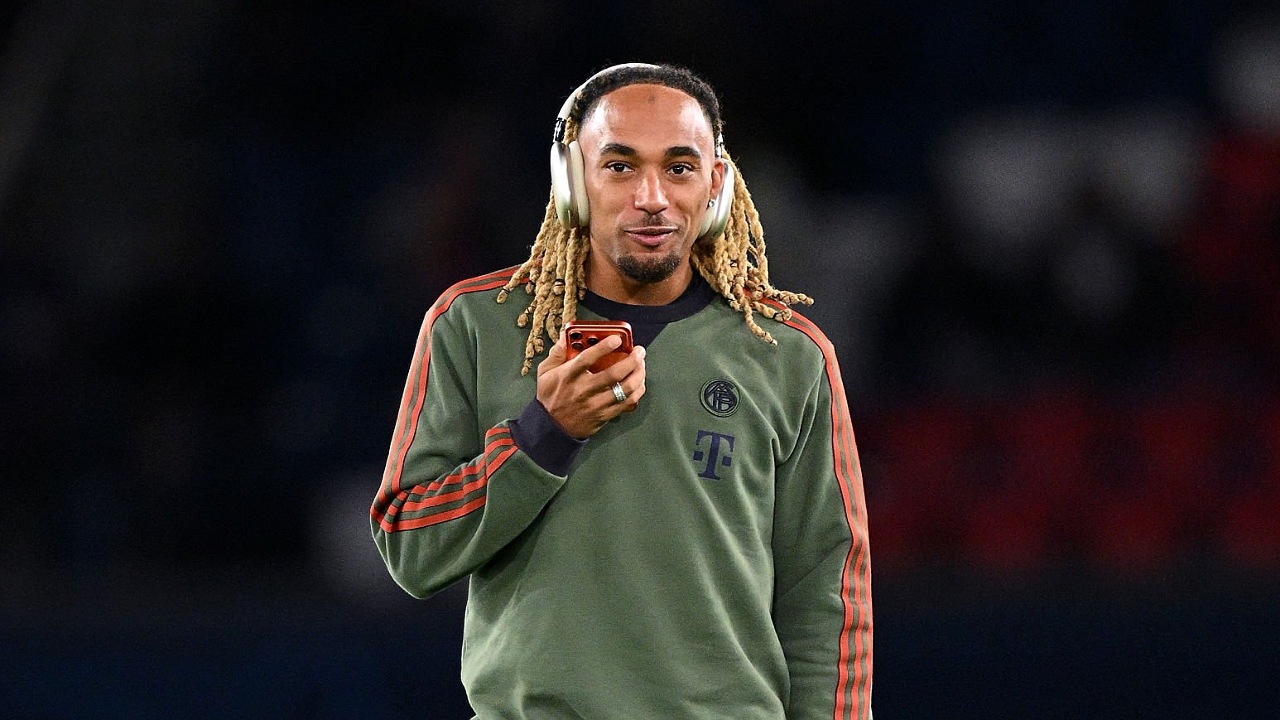 Crystal Palace sempat dikaitkan dengan bek Bayern Munich, Sacha Boey