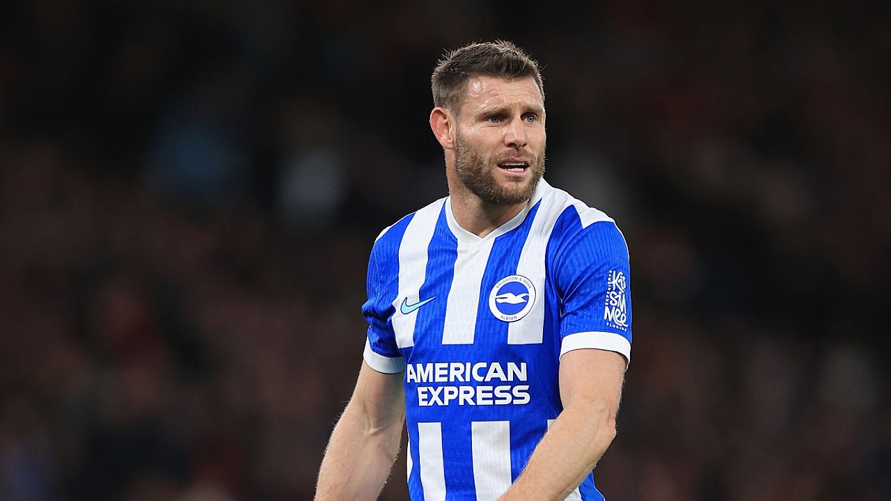 Gelandang veteran Brighton, James Milner