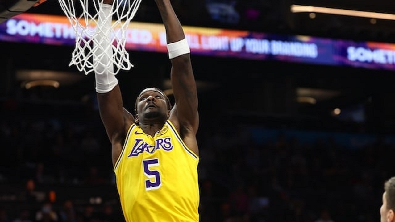 JJ Redick Yakin Lakers Lebih Baik dalam Berikan Umpan kepada Deandre Ayton
