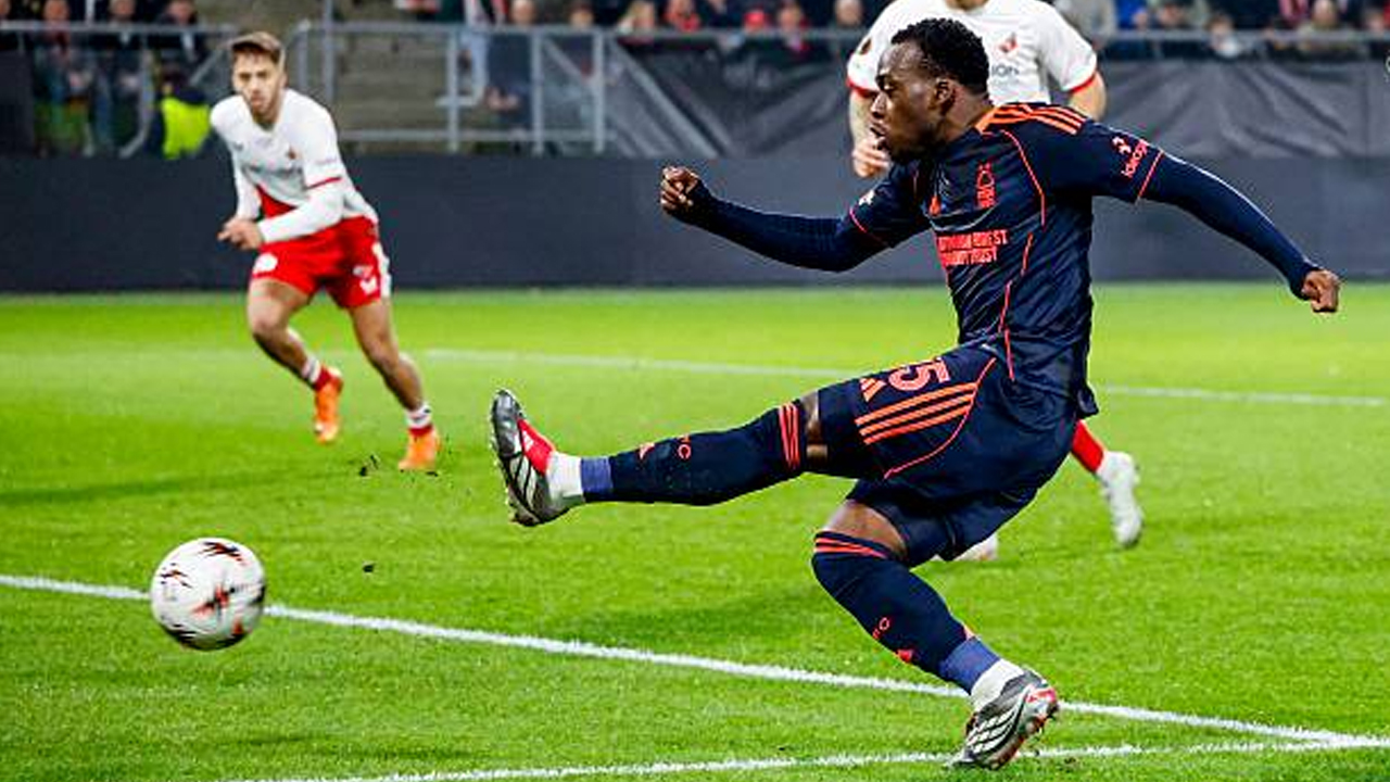 Eintracht Frankfurt Resmi Pinjam Arnaud Kalimuendo dari Nottingham Forest