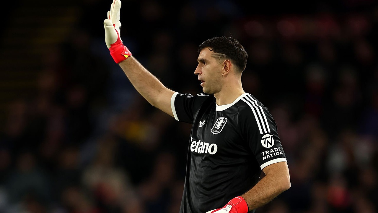 Kiper Aston Villa, Emiliano Martinez