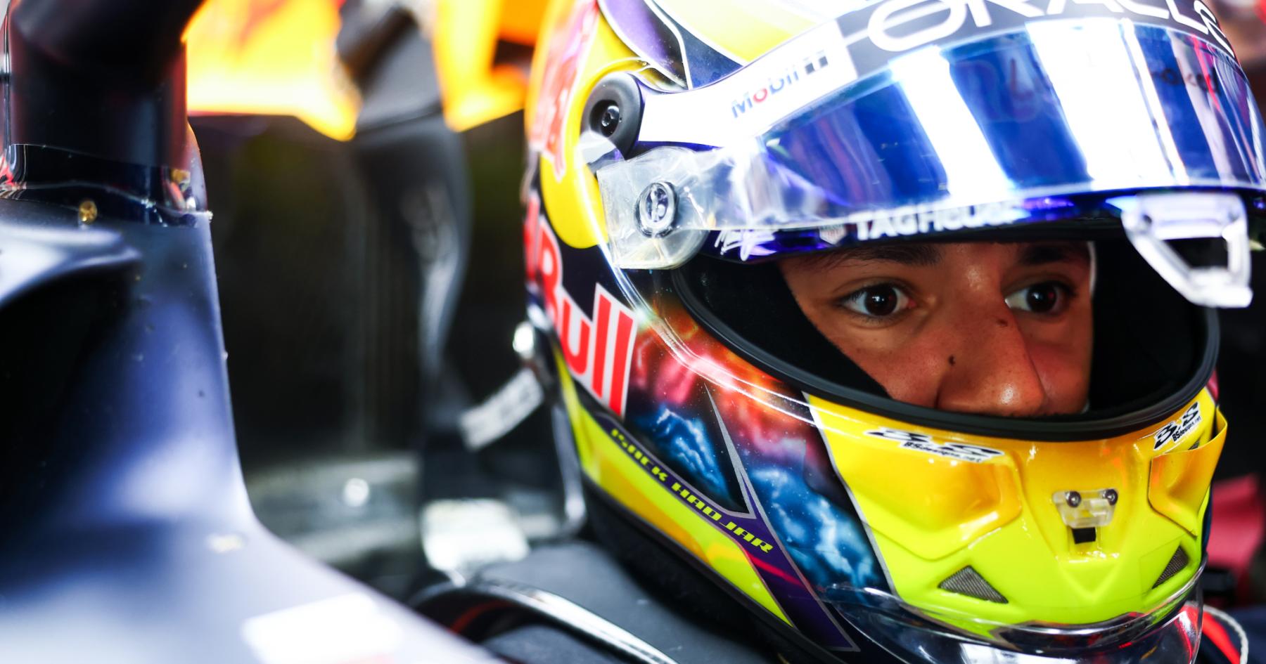 Isack Hadjar Taklukkan Gurun dengan Mobil Ford Tangguh - sumber: (racingnews365)