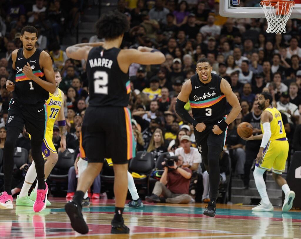 Spurs Bangkit, Tekuk Lakers 107-91 di San Antonio - sumber: (mainbasket)