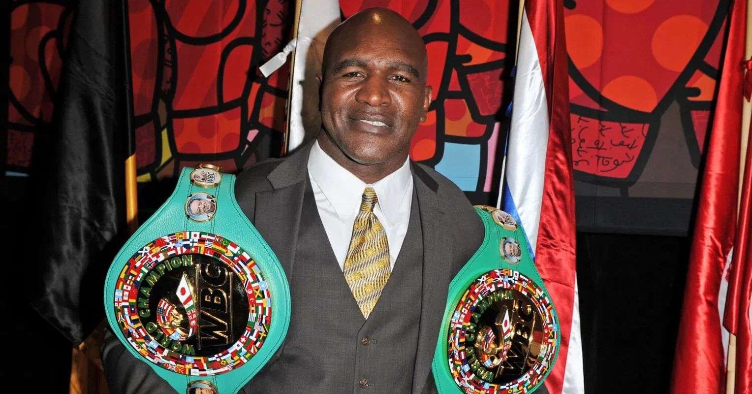 Evander Holyfield: Foreman Pukul Lebih Keras dari Tyson - sumber: (secondsout)
