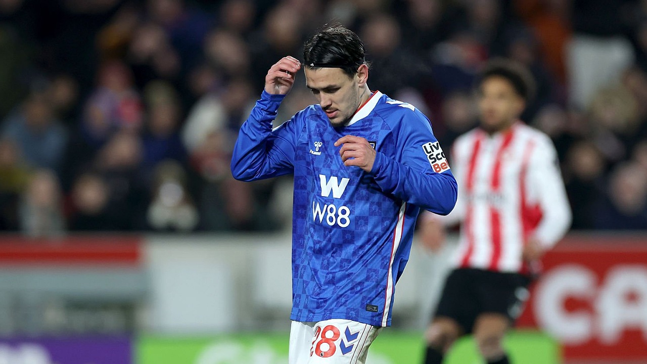 Enzo Le Fee dibela manajer Sunderland, Regis Le Bris