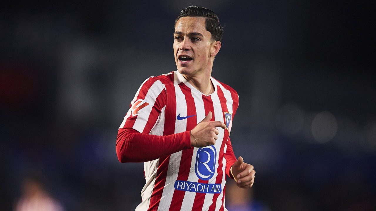 AS Roma dilaporkan tinggal selangkah lagi akan mengamankan servis Giacomo Raspdori dari Atletico Madrid dengan status pinjaman hingga akhir musim 2025/26 / via Getty Images