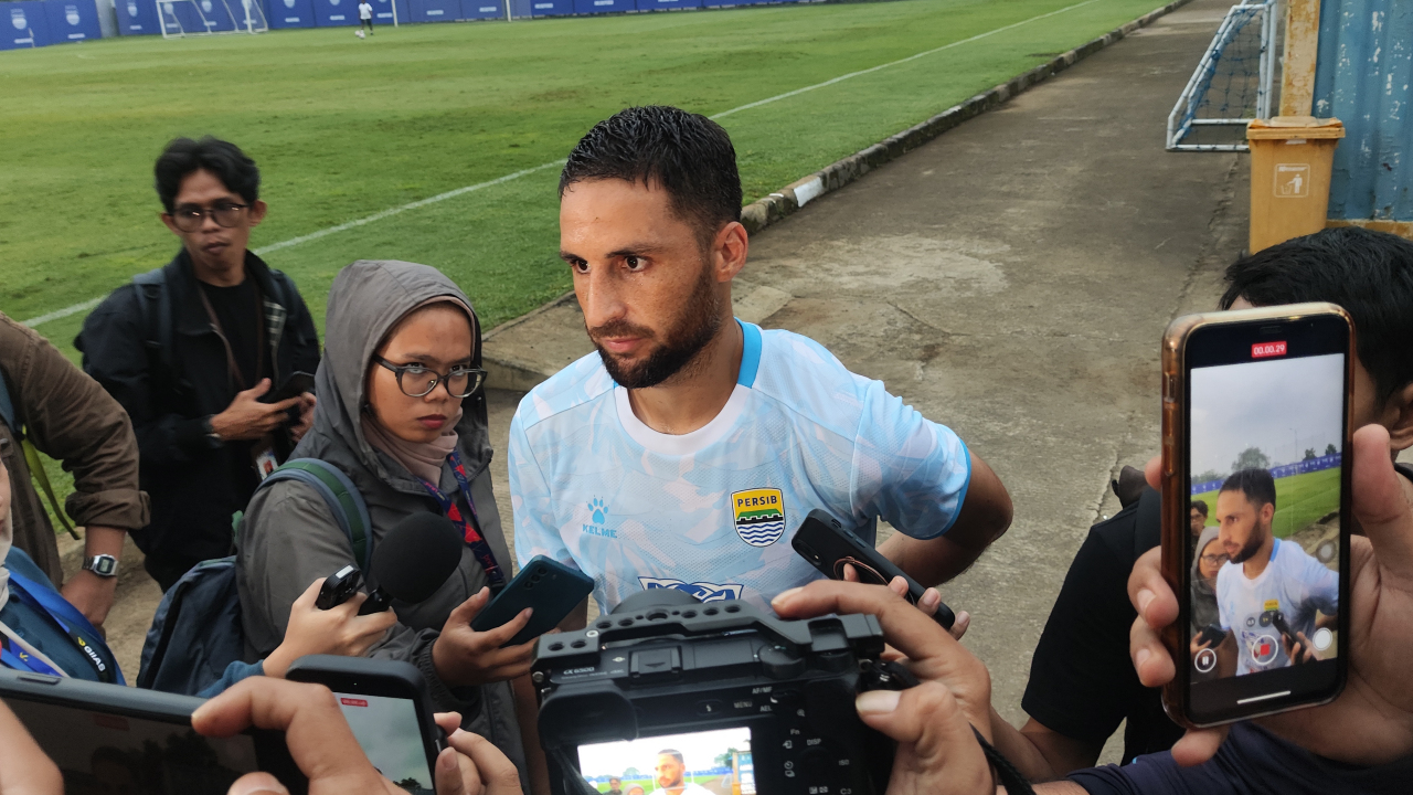 Gelandang Persib, Luciano Guaycochea