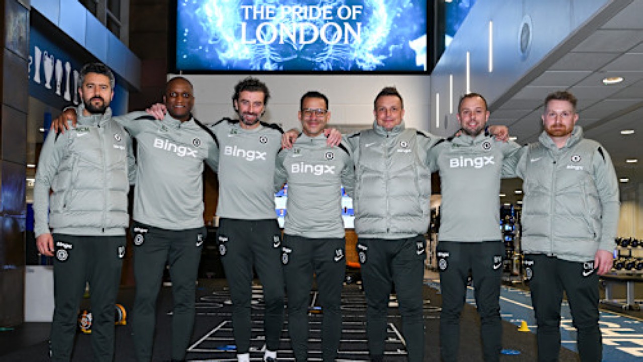 Liam Rosenior bersama staf pelatihnya