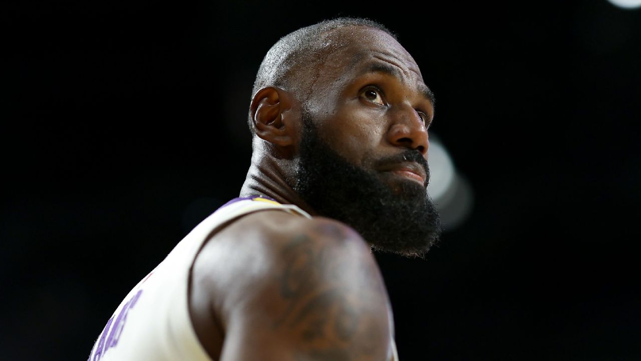LeBron James Absen Lawan Spurs Akibat Cedera, Lakers Harus Lakukan Rotasi