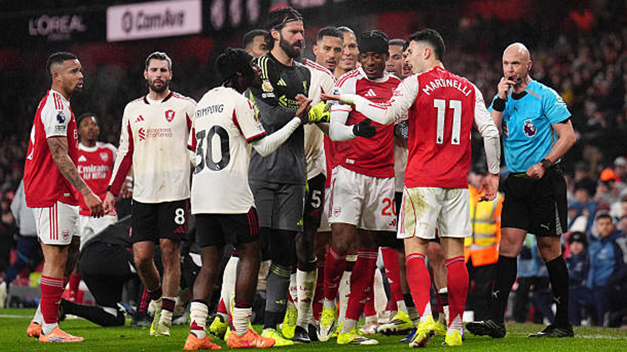 Sedang Cedera, Gabriel Martinelli Minta Maaf Usai Dorong Conor Bradley