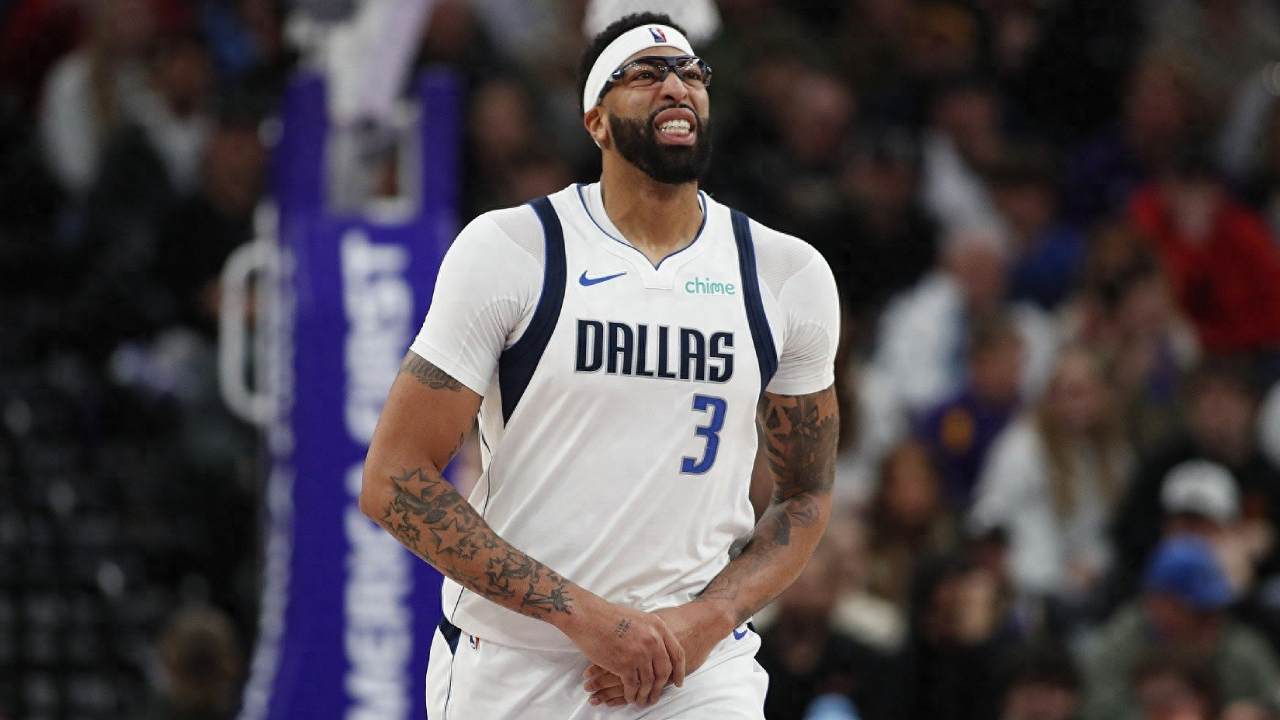 Anthony Davis Terancam Naik Meja Operasi, Masa Depan di Mavs Kian Tak Pasti