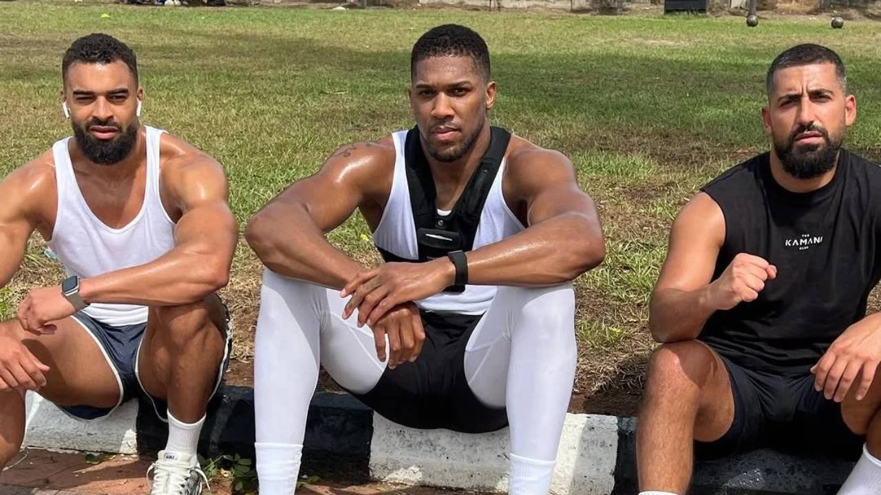 Anthony Joshua Sampaikan Penghormatan Emosional untuk Sahabat yang Tewas