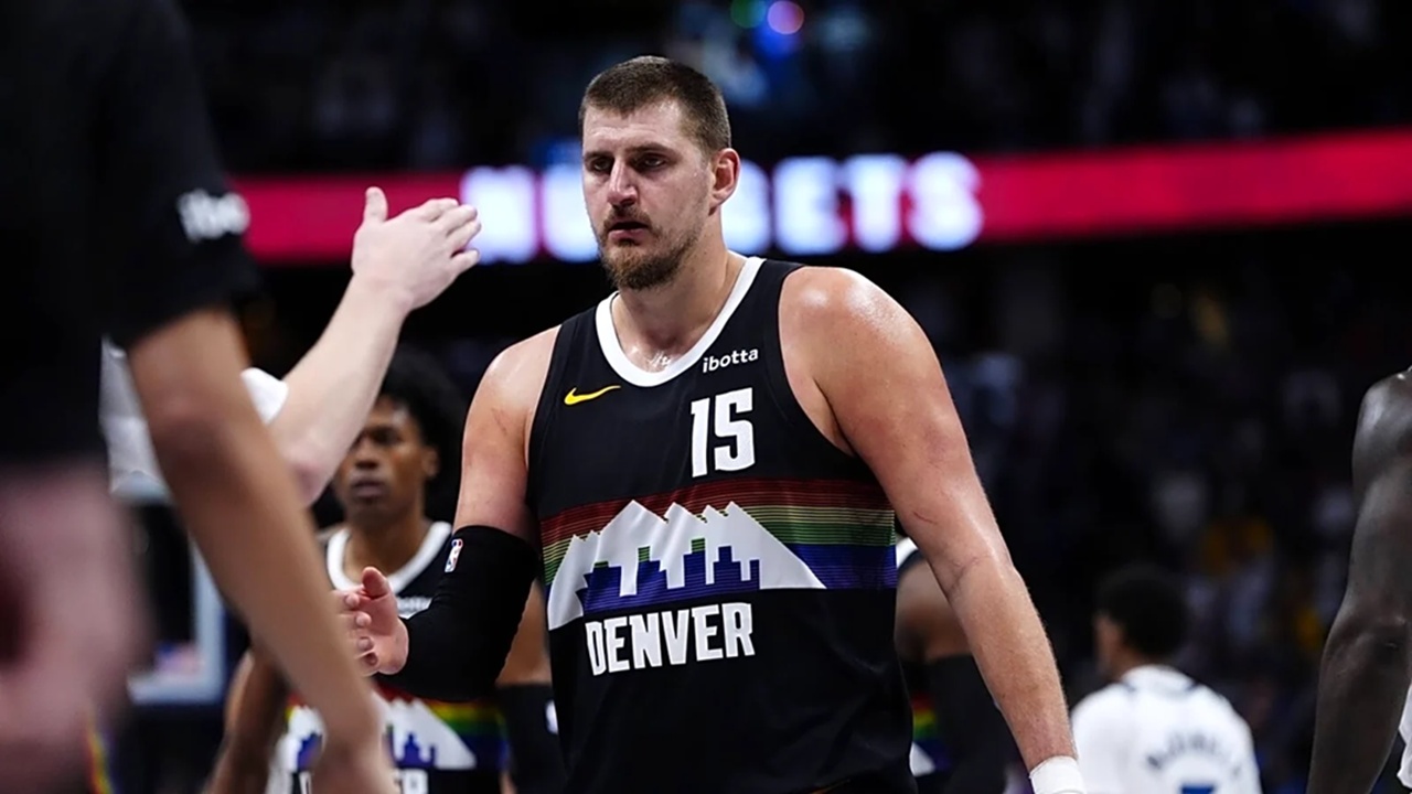 David Adelman Sebut Nikola Jokic Gelisah Tidak Bisa Bermain