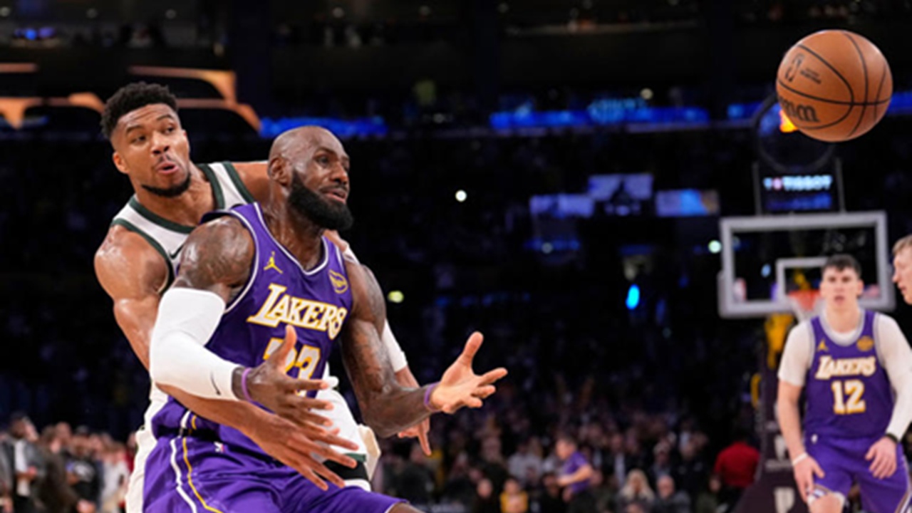 Giannis Antetokounmpo Beberkan Kunci Menjaga LeBron James