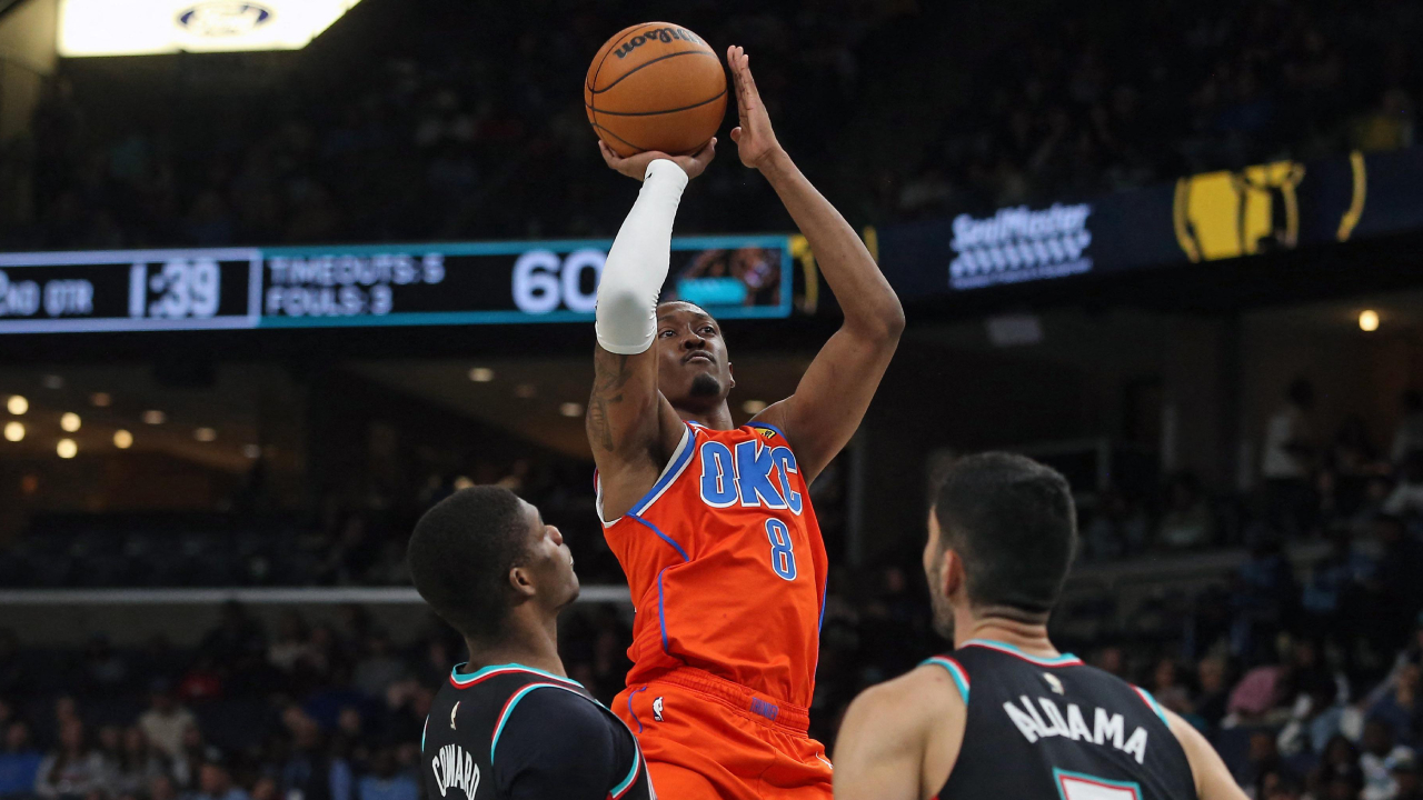 Jalen Williams mencetak 26 poin saat Oklahoma City Thunder mengalahkan Memphis Grizzlies 117-116 pada Jumat (9/1) malam. (Foto: AP)