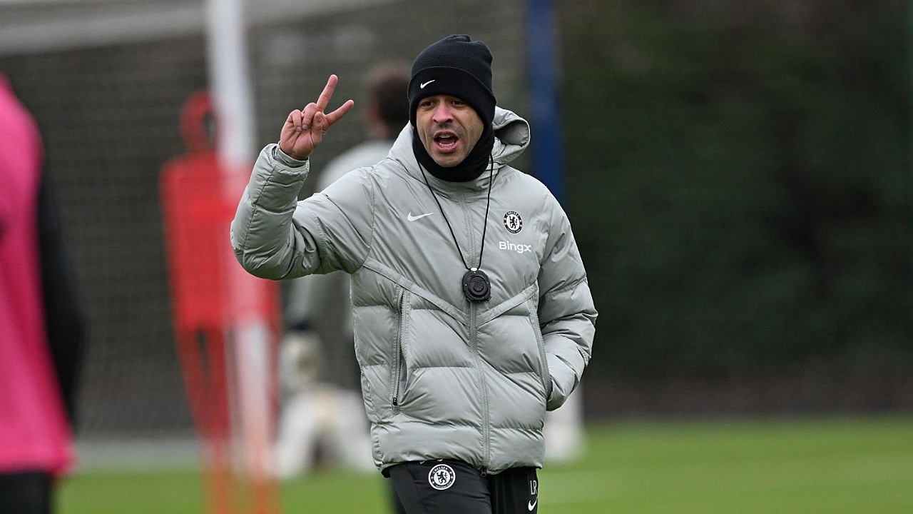 Liam Rosenior Tegaskan Tak Arogan Usai Sindiran ala Mourinho di Chelsea