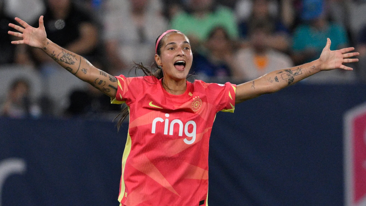 Salah satu atlet Venezuela yang berusaha kembali ke AS adalah Deyna Castellanos dari Portland Thorns. (Foto: AP)