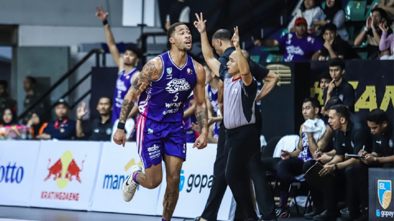 KJ Buffen bawa Rans Simba Bogor menang telak atas Kesatria Bengawan Solo.