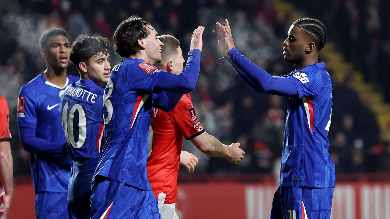 Chelsea meraih kemenangan di laga perdana Liam Rosenior