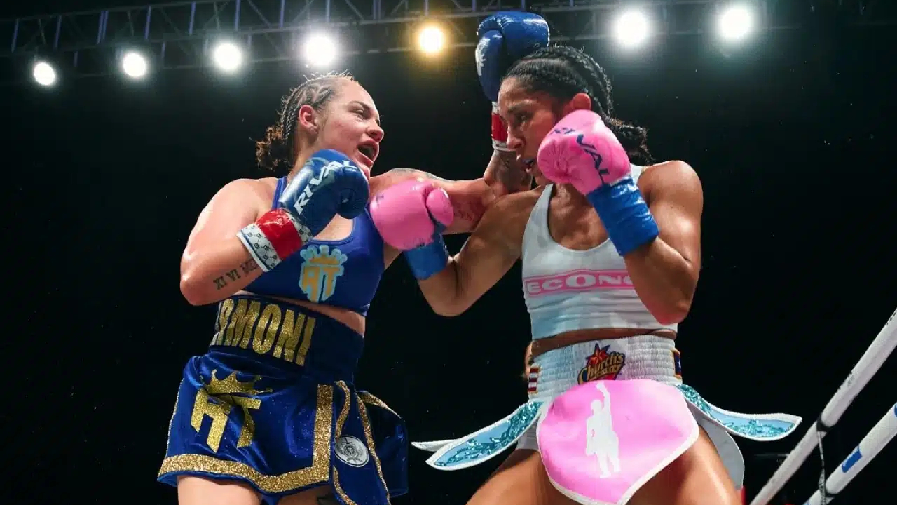 Amanda Serrano (kanan) dan Reina Tellez. (Foto: Fight TV)
