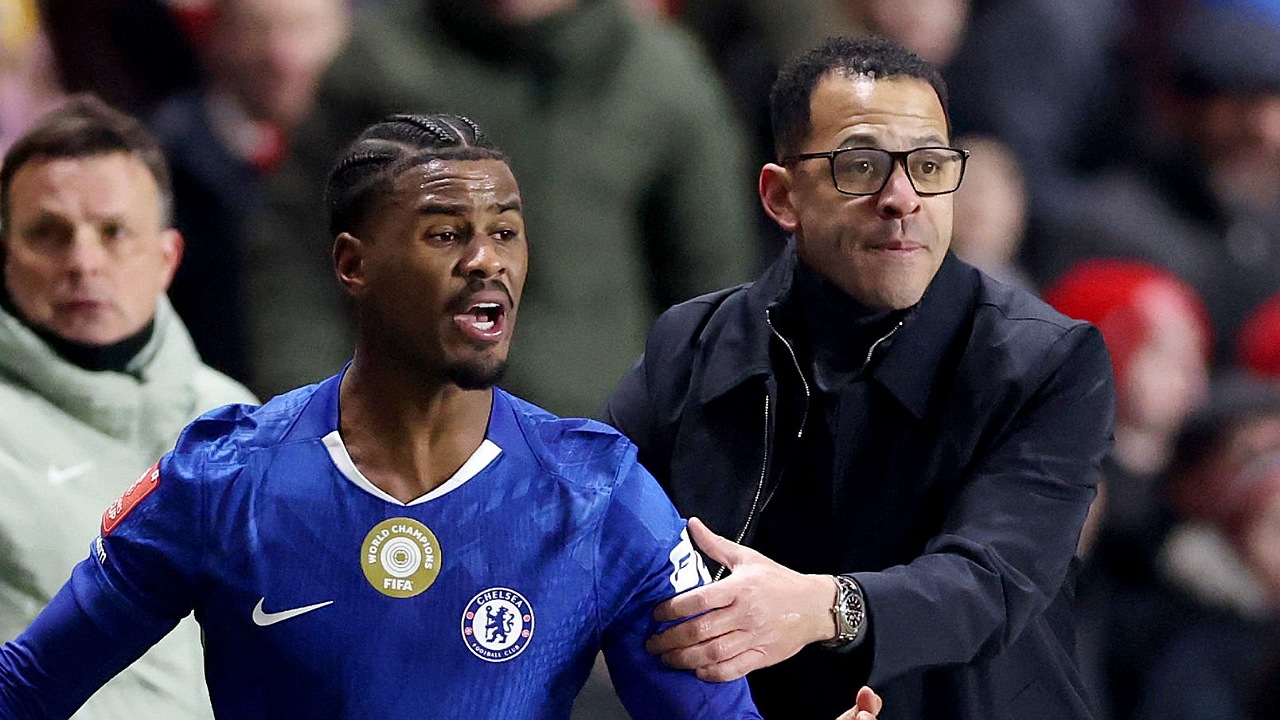 Jorrel Hato dan pelatih Chelsea, Liam Rosenior