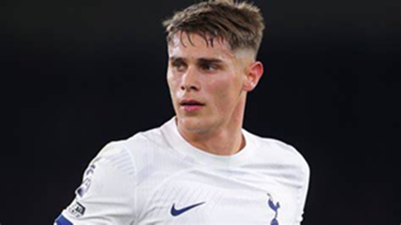 Mick van de Ven Tertarik Hengkang ke Real Madrid dan Barcelona