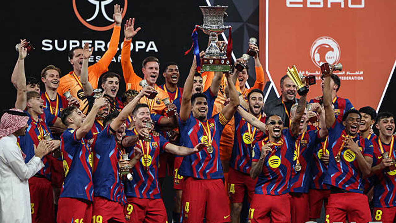 Raphinha Bersinar, Barcelona Taklukkan Real Madrid 3-2 dan Juara Supercopa