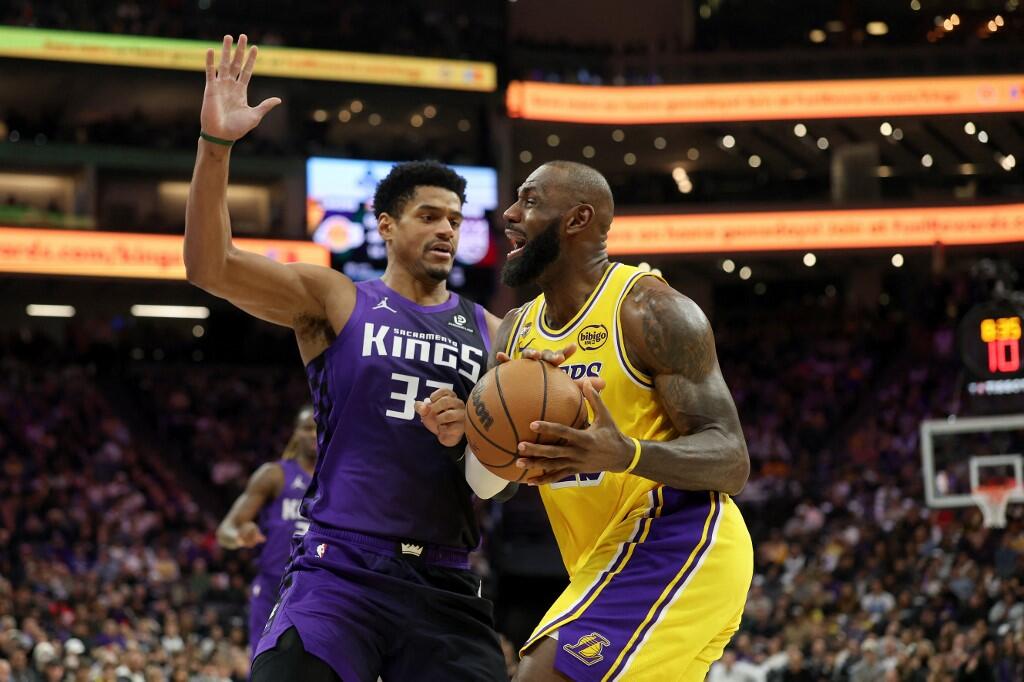 LeBron: Lakers Gagal Imbangi Tripoin Kings - sumber: (mainbasket)
