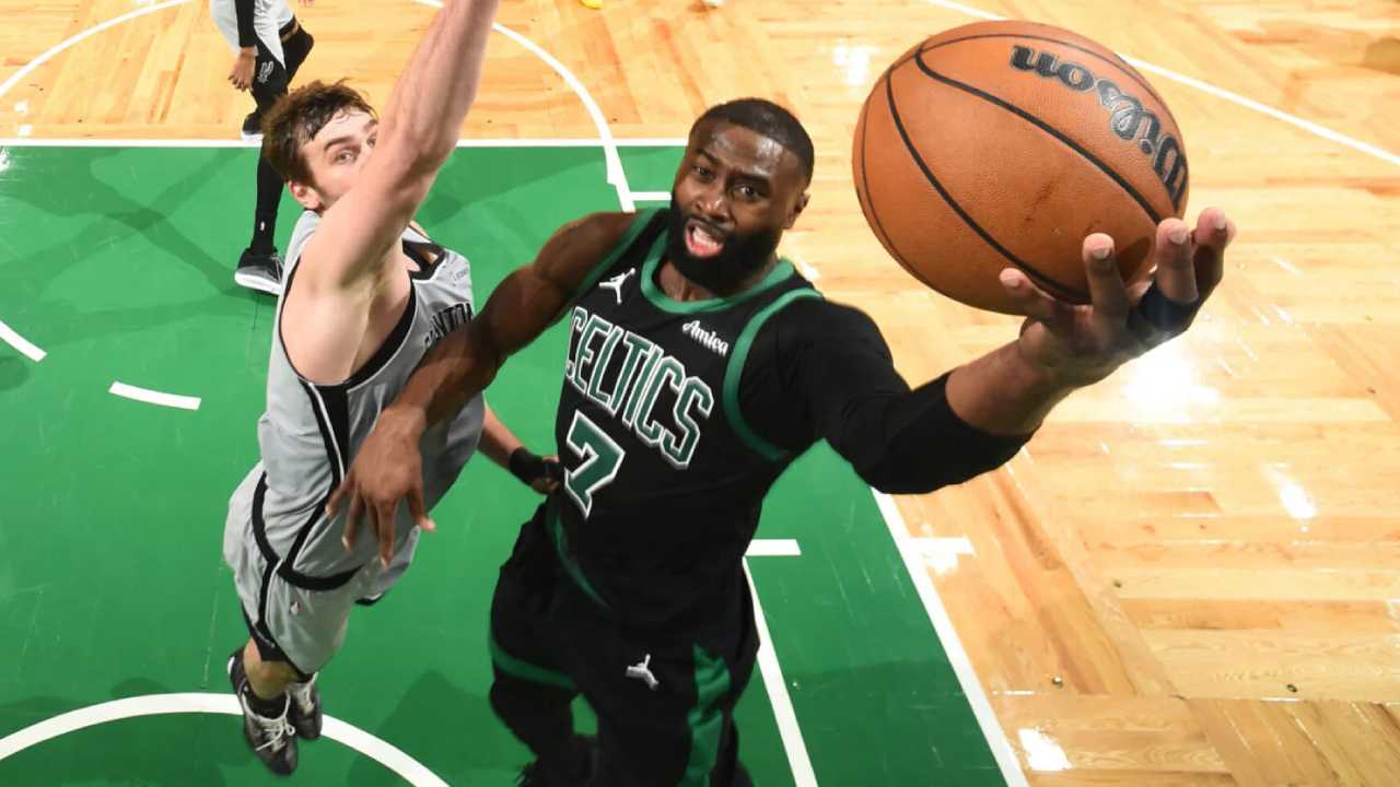 Jaylen Brown tidak mendapatkan satu pun kesempatan pergi ke garis lemparan bebas meski bermain agresif sepanjang laga. (Foto: AP)