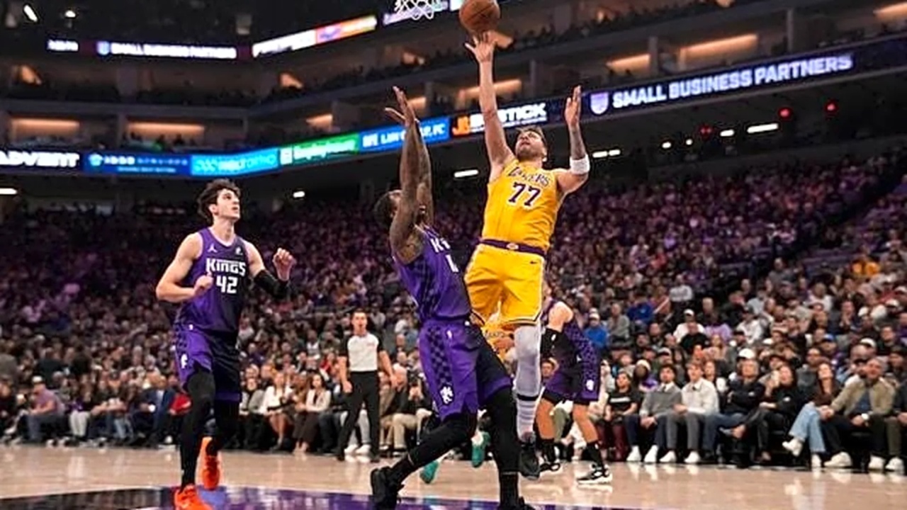 Kings Memberikan Lakers Tiga Kekalahan Beruntun