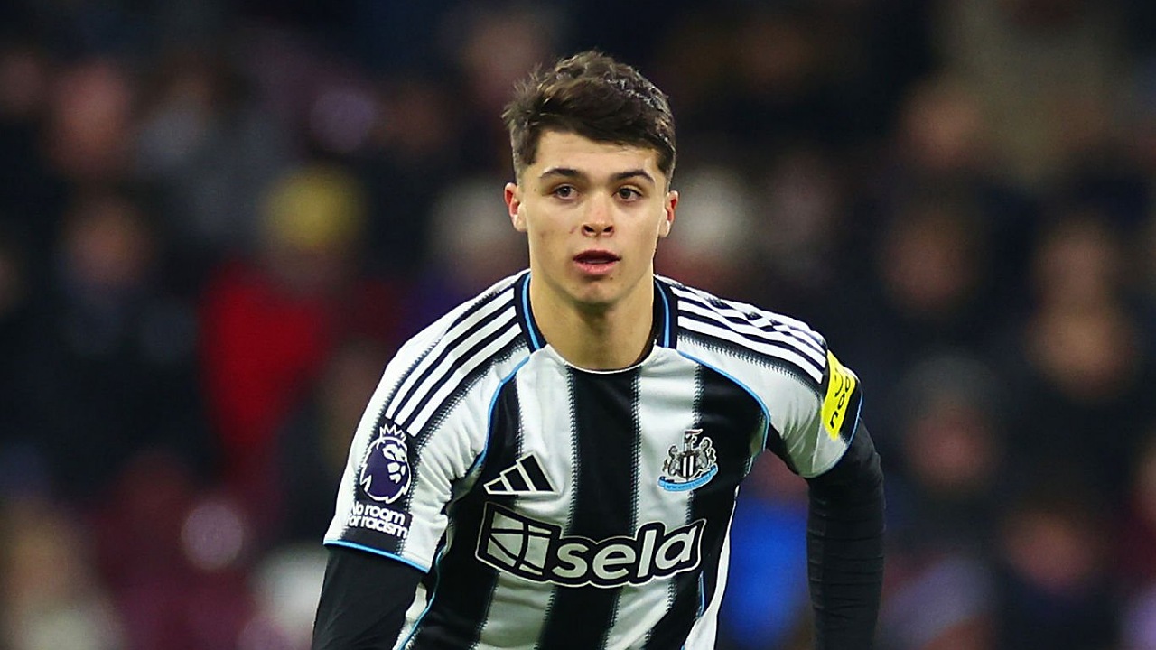 Gelandang Newcastle United, Lewis Miley