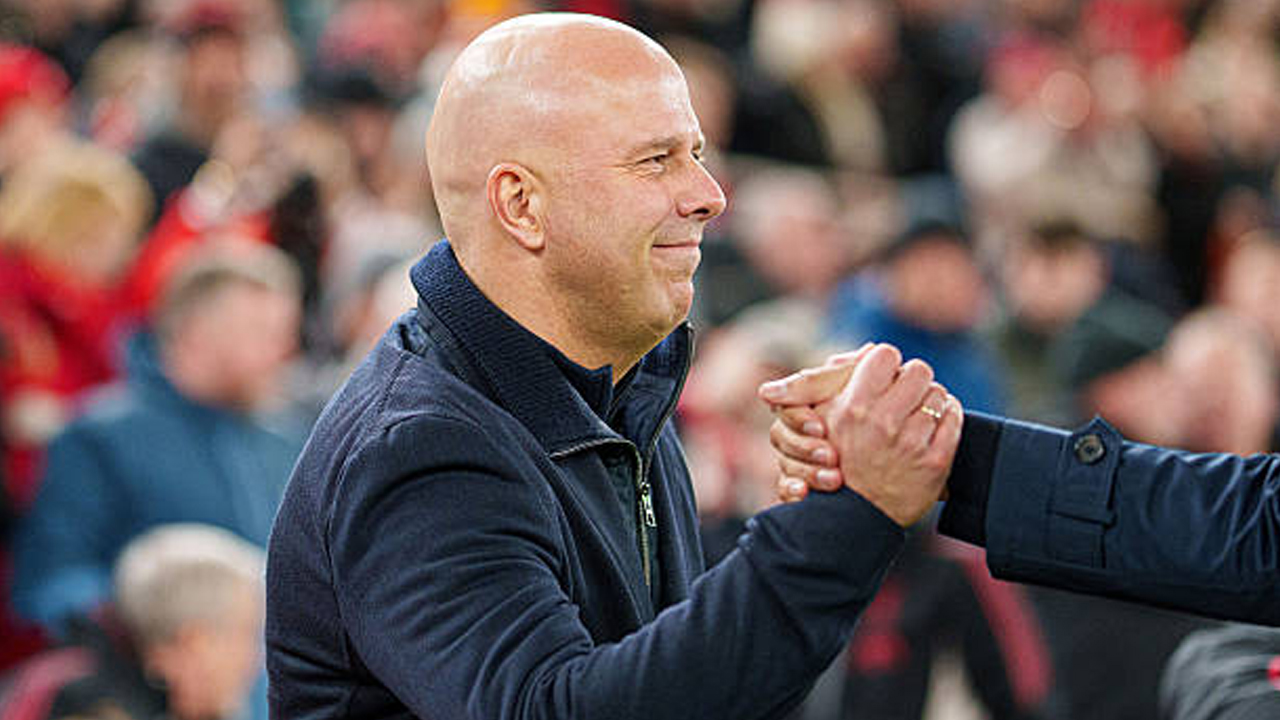 Liverpool Hajar Barnsley, Arne Slot Bela Keputusan Turunkan Tim Senior