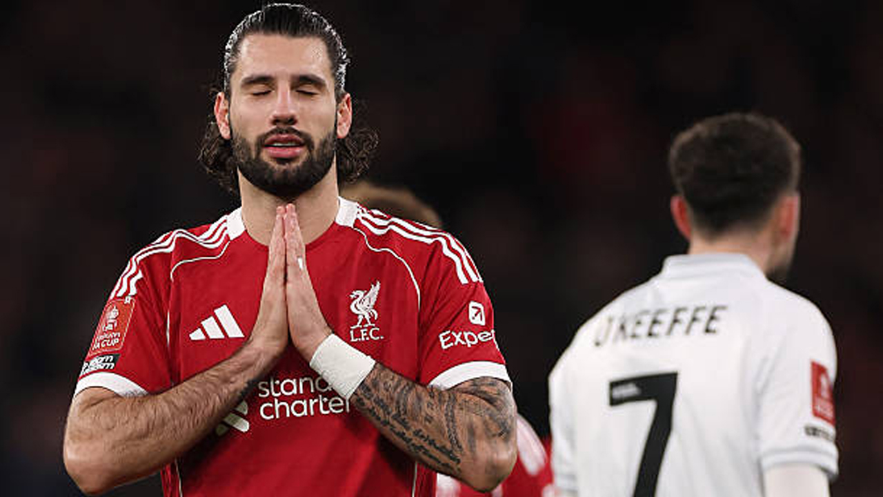 Liverpool Menang 4-1, Dominik Szoboszlai Tetap Minta Maaf Soal Gol Barnsley